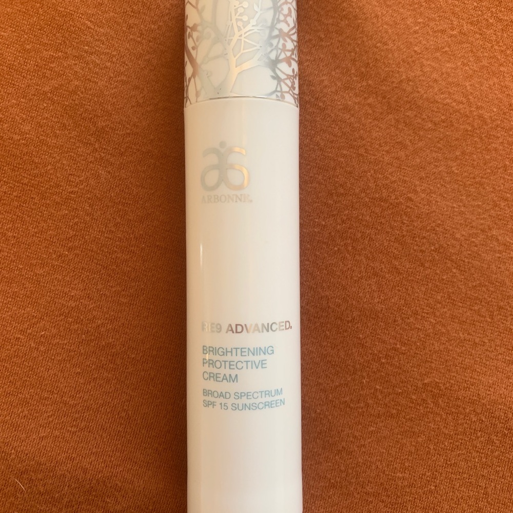 Arbonne RE9 Advanced Brightening Protective Cream
